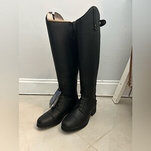 Brand new Ariat Heritage Contour II riding boots.